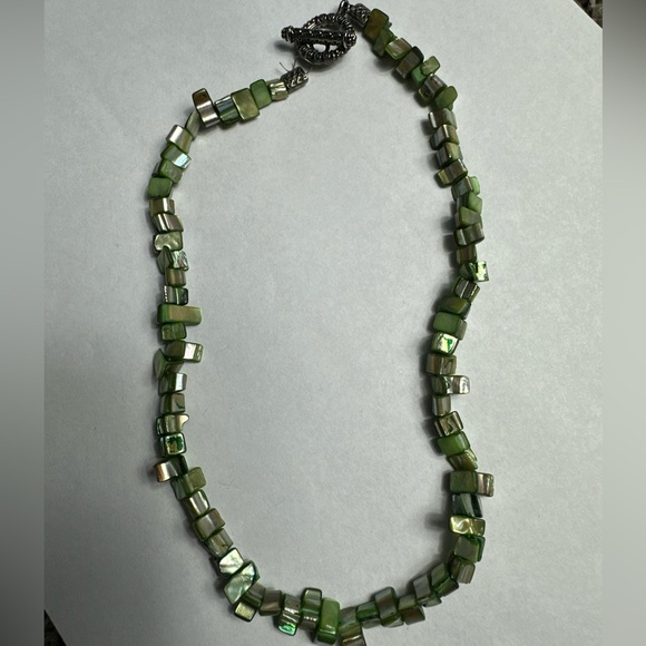 Vintage Mother Of Pearl Green Shell Square Beaded  Iridescent Necklace - Picture 2 of 7